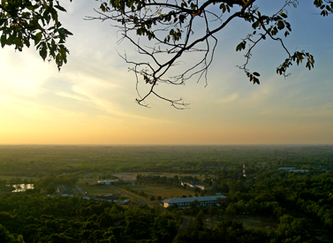 ผาหินซ้อน-วนพุทธอุทยานน้ำตกเขาอีโต้-